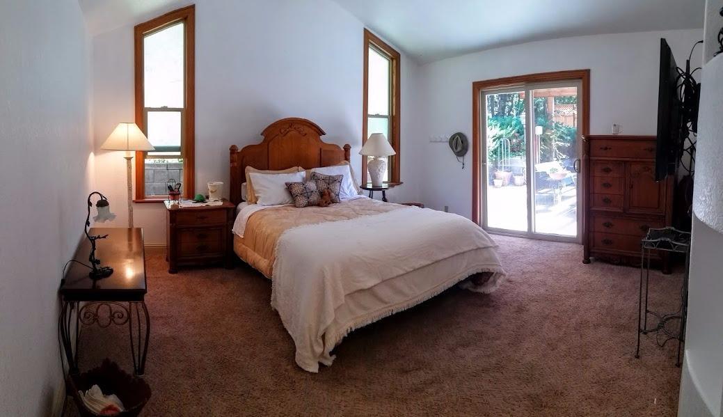 8906 North Applegate Road Grants Pass, OR 97527 - Photo 17 of 33 a bedroom with a bed a window and dresser