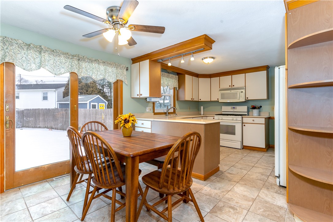 11 Larkspur Road Warwick, RI 02886 - Photo 8 of 22 Gallery Image 8