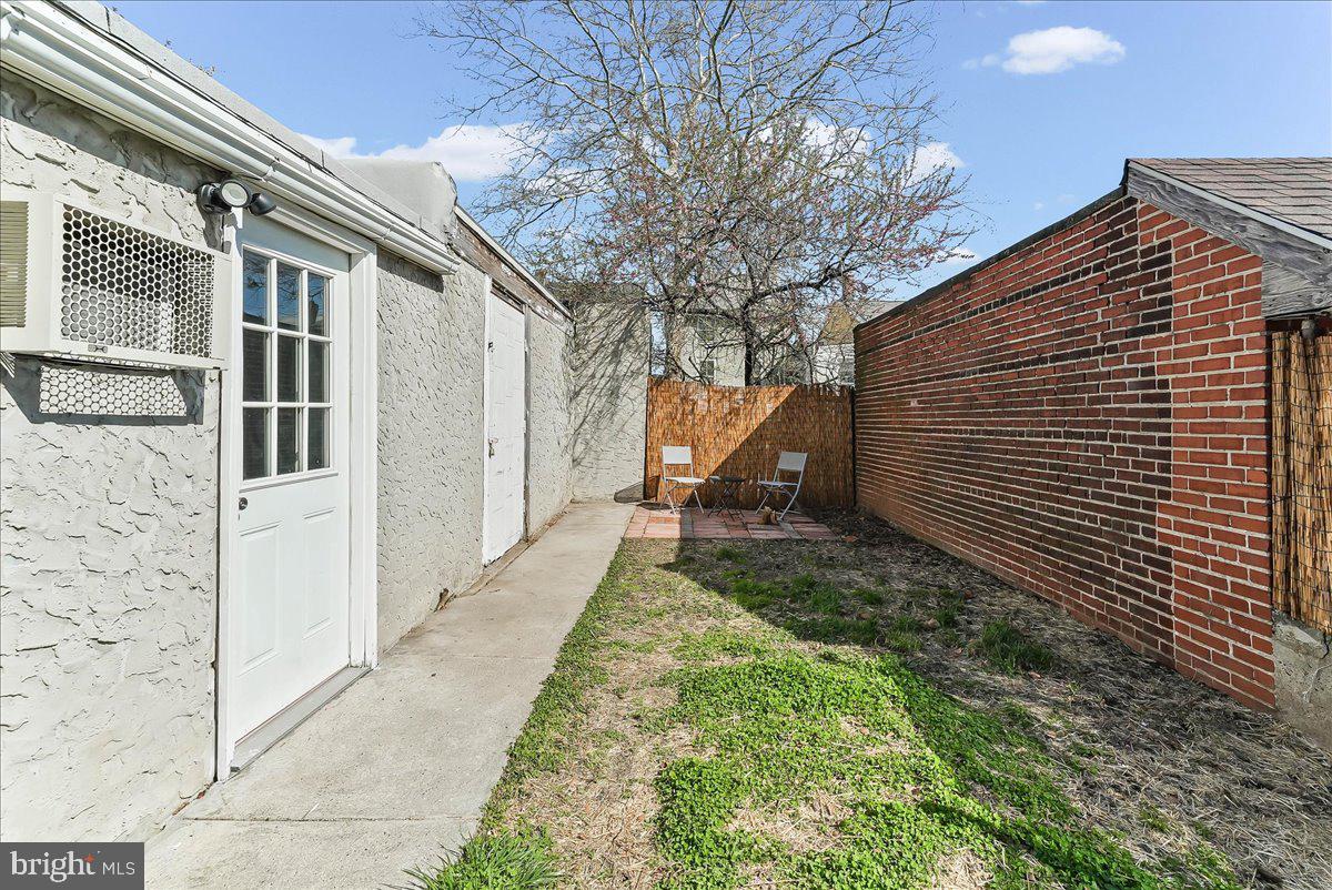 3654 Calumet Street Philadelphia, PA 19129 - Photo 4 of 33 a view of a back yard of the house