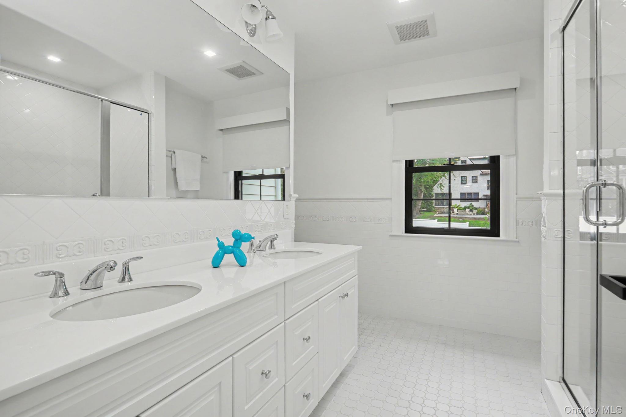333 Lyncroft Road New Rochelle, NY 10804 - Photo 26 of 44 Hall bath 1