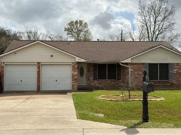 $240,000 | 4910 29th Street, Dickinson, TX 77539