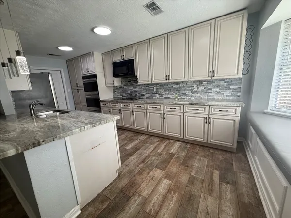 $240,000 | 4910 29th Street, Dickinson, TX 77539