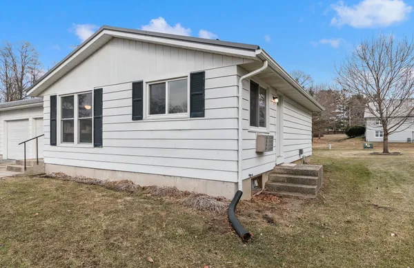 $275,000 | 625 Cross Street, Poynette, WI 53955