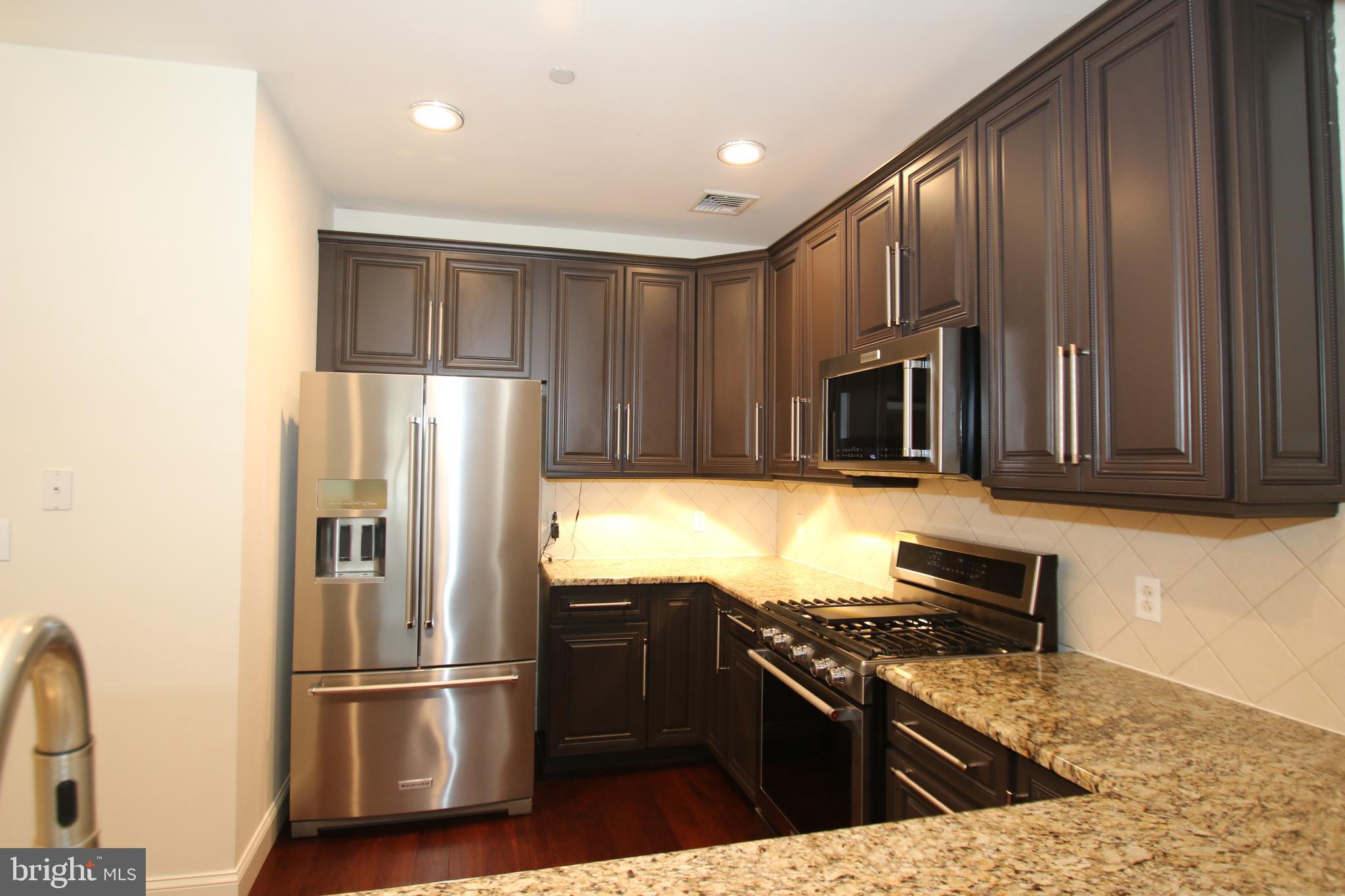 503 Carson Terrace, Unit 503 Huntingdon Valley, PA 19006 - Photo 3 of 31