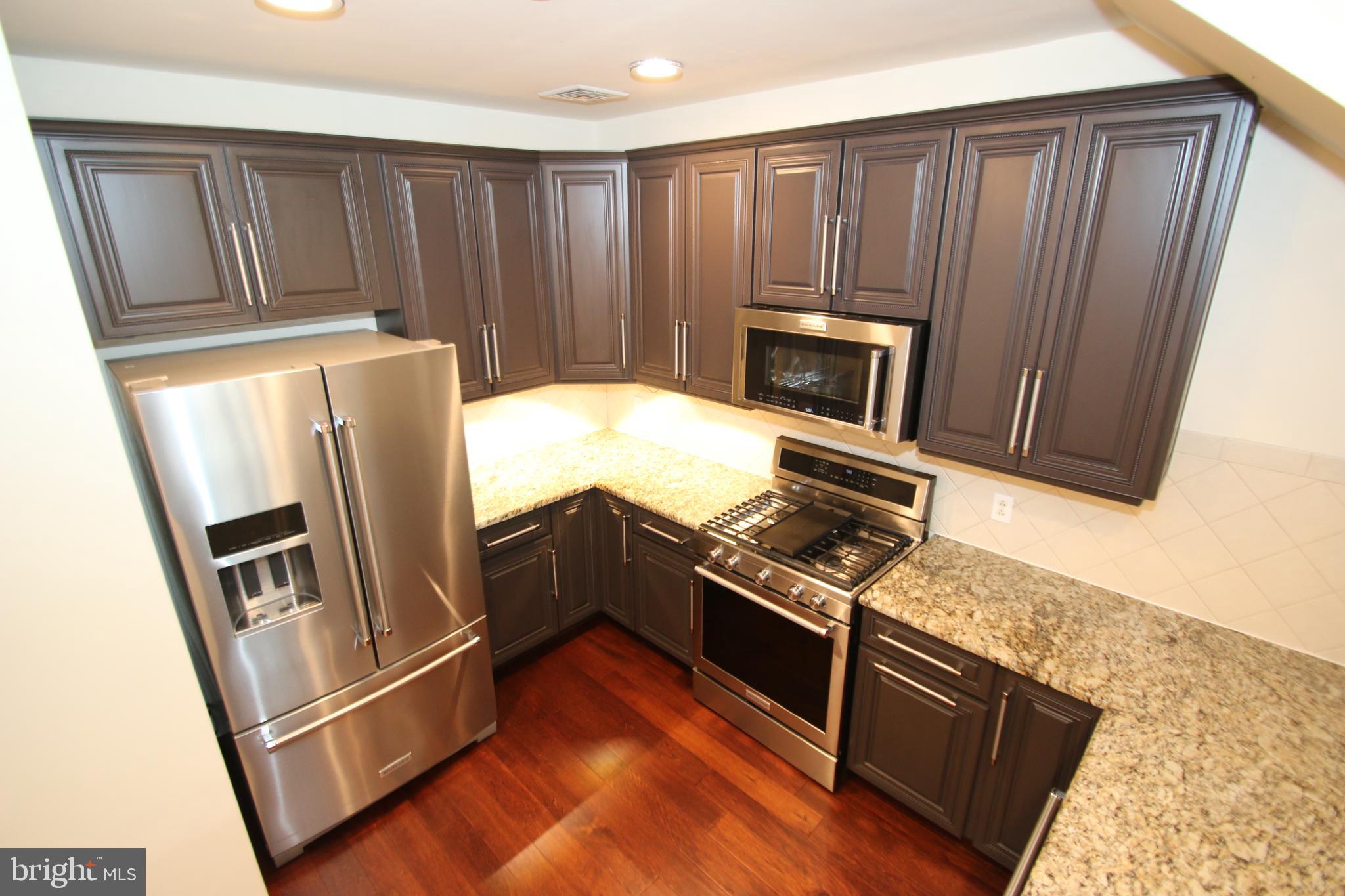 503 Carson Terrace, Unit 503 Huntingdon Valley, PA 19006 - Photo 4 of 31