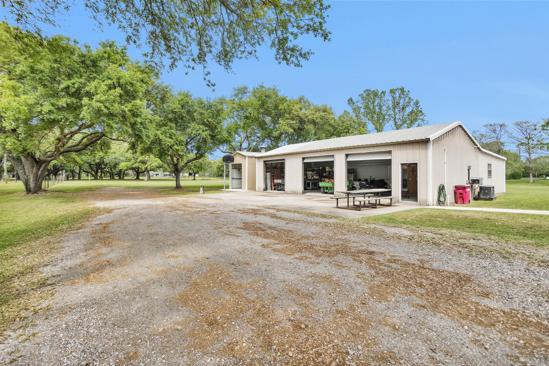 4402 Spears Road Manvel, TX 77578 - Photo 11 of 38 Shop