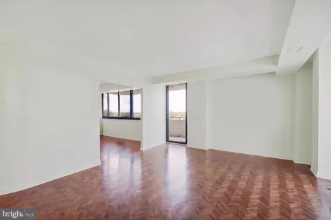 a view of an empty room and window