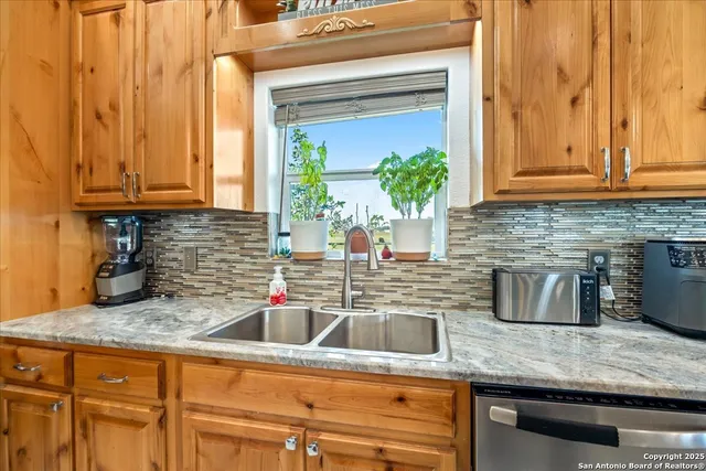 $1,238,000 | 6653 Fm 539, Floresville, TX 78114