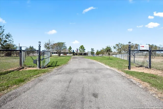 $1,238,000 | 6653 Fm 539, Floresville, TX 78114