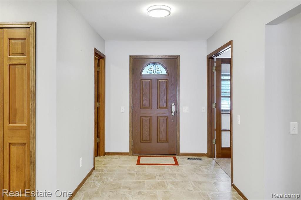 887 Woodridge Court Rochester, MI 48307 - Photo 16 of 39