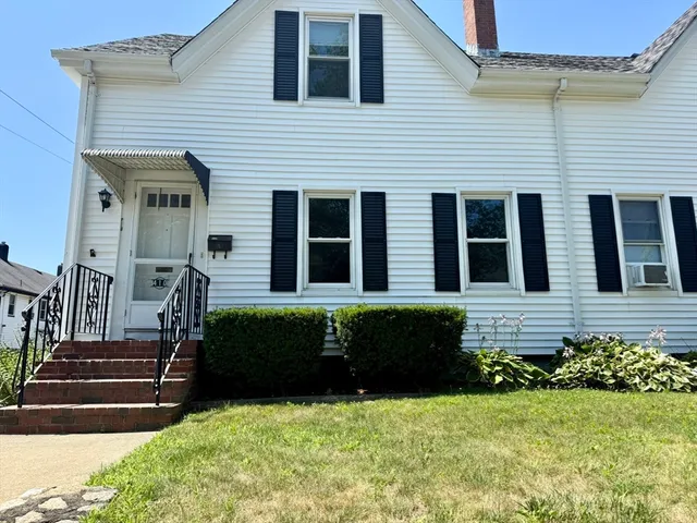 $3,200 | 410 Court Street, Unit 1, Plymouth, MA 02360