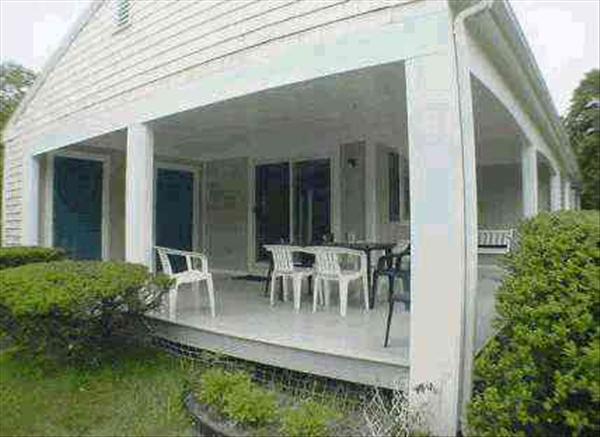 9 Crafts Field Way Edgartown, MA 02539 - Photo 2 of 2 http://d1qzqeyxiitrap.cloudfront.net/photos/10791/600/998bf2de.jpg