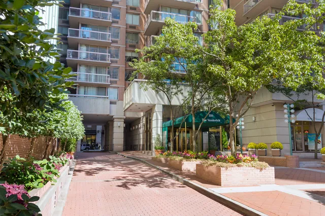 $4,250 | 235 East 40th Street, Unit 25E | Murray Hill