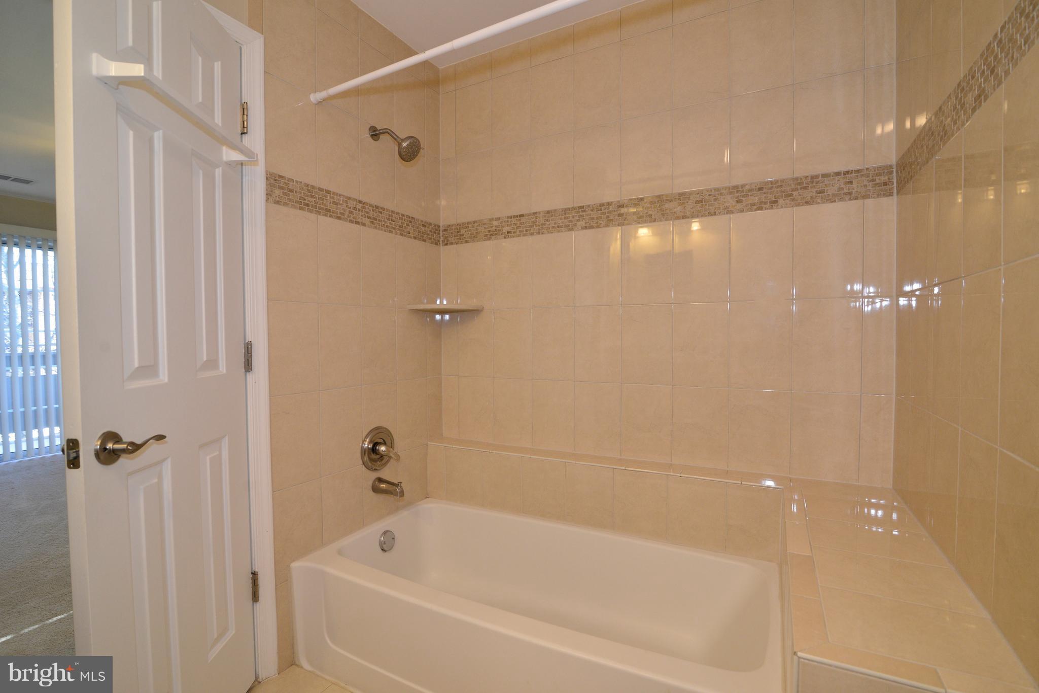 2221 Lovedale Lane, Unit 212B Reston, VA 20191 - Photo 14 of 19 Bath (Master)