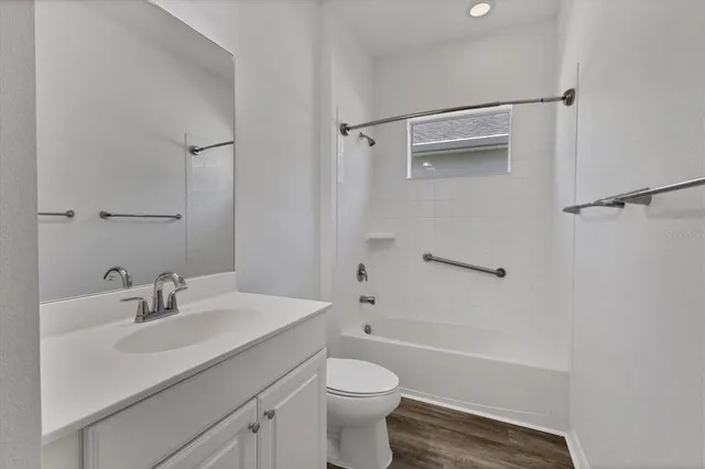 $3,475 | 4806 Lake Breeze Terrace, Sarasota, FL 34243