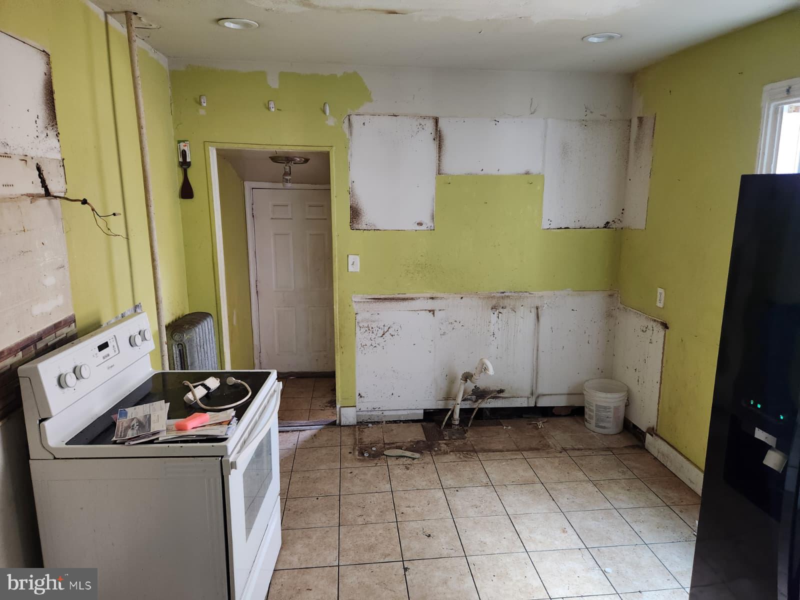 648 Kohn Street Norristown, PA 19401 - Photo 6 of 39