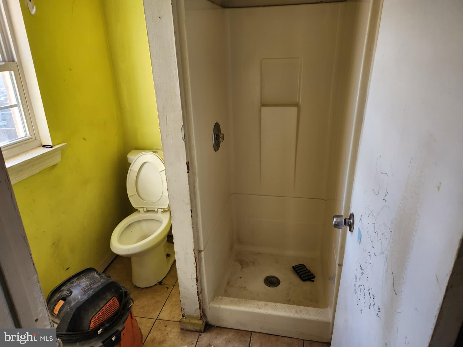648 Kohn Street Norristown, PA 19401 - Photo 8 of 39 a bathroom with a toilet and shower