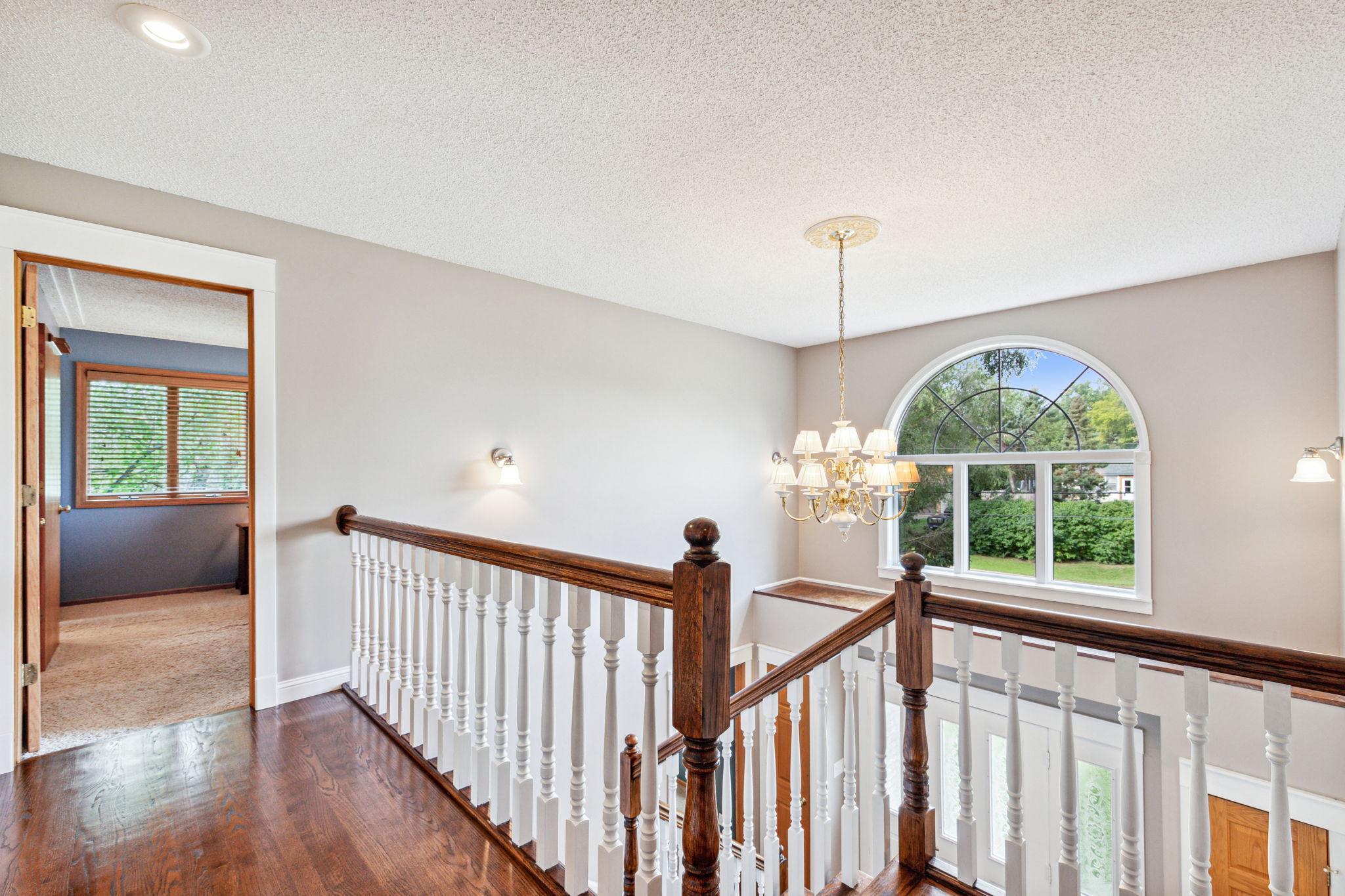 720 McKnight Road South Maplewood, MN 55119 - Photo 12 of 27 Gallery Image 12