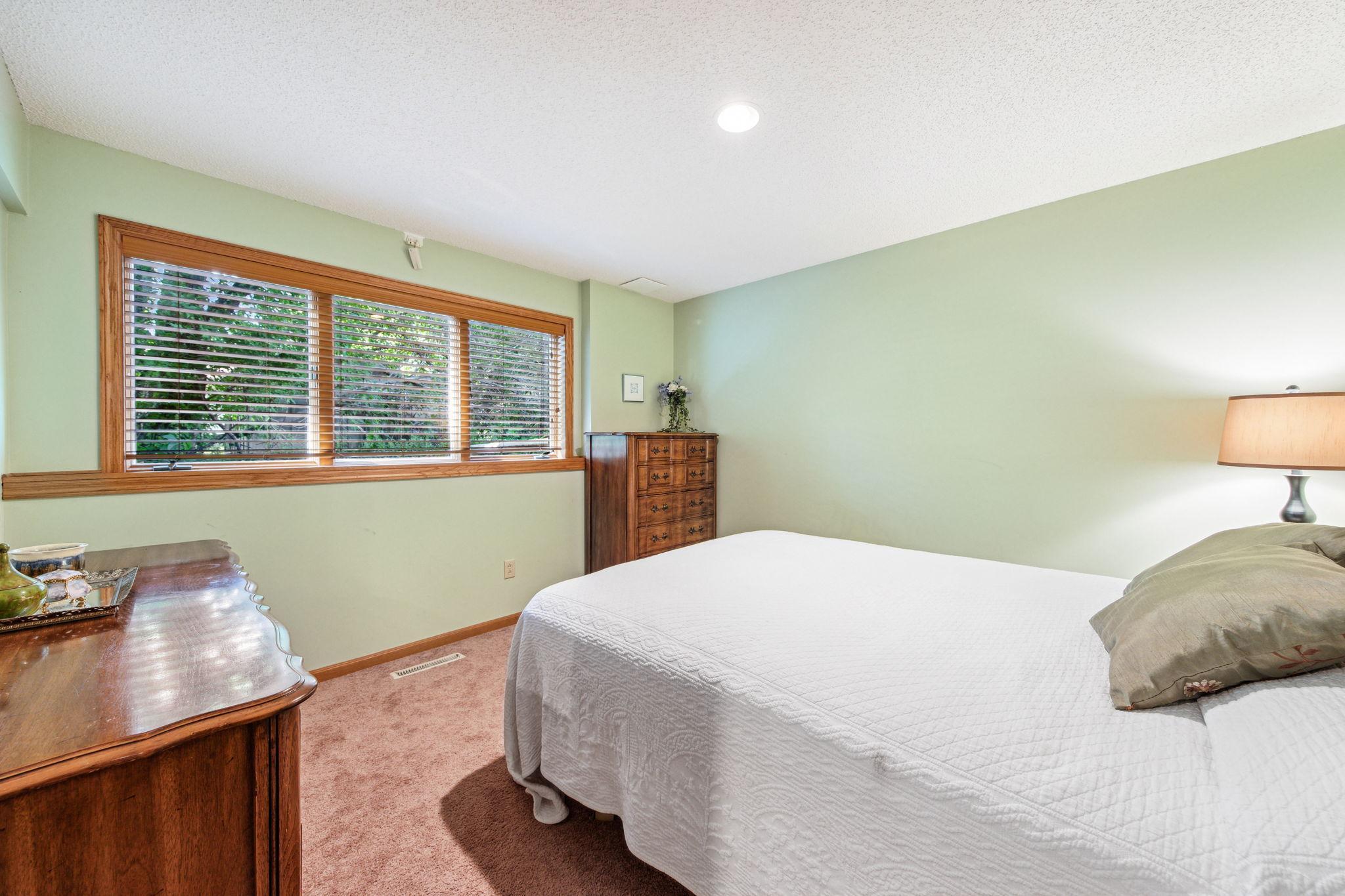 720 McKnight Road South Maplewood, MN 55119 - Photo 23 of 27 Gallery Image 23
