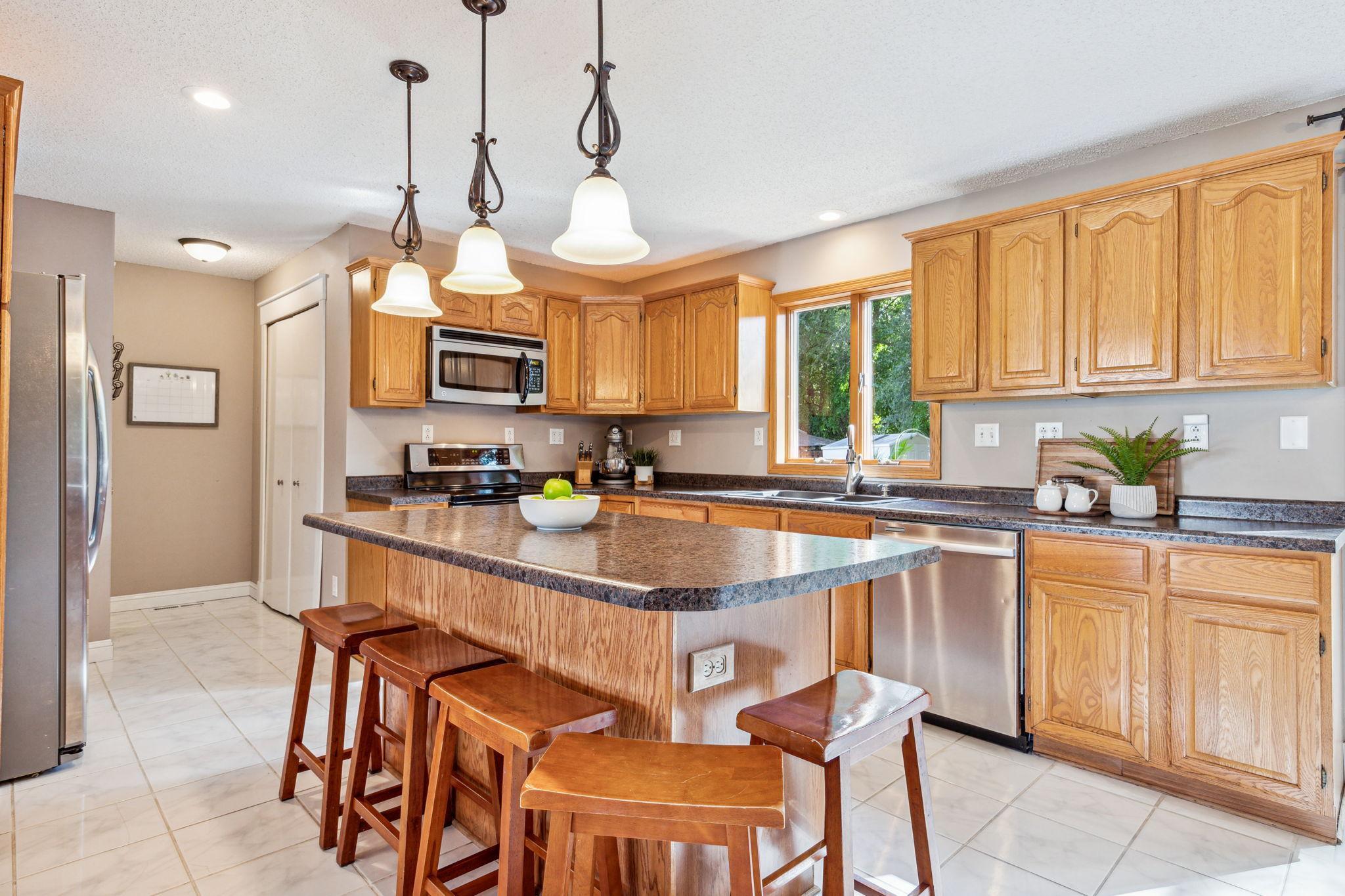 720 McKnight Road South Maplewood, MN 55119 - Photo 8 of 27 Gallery Image 8