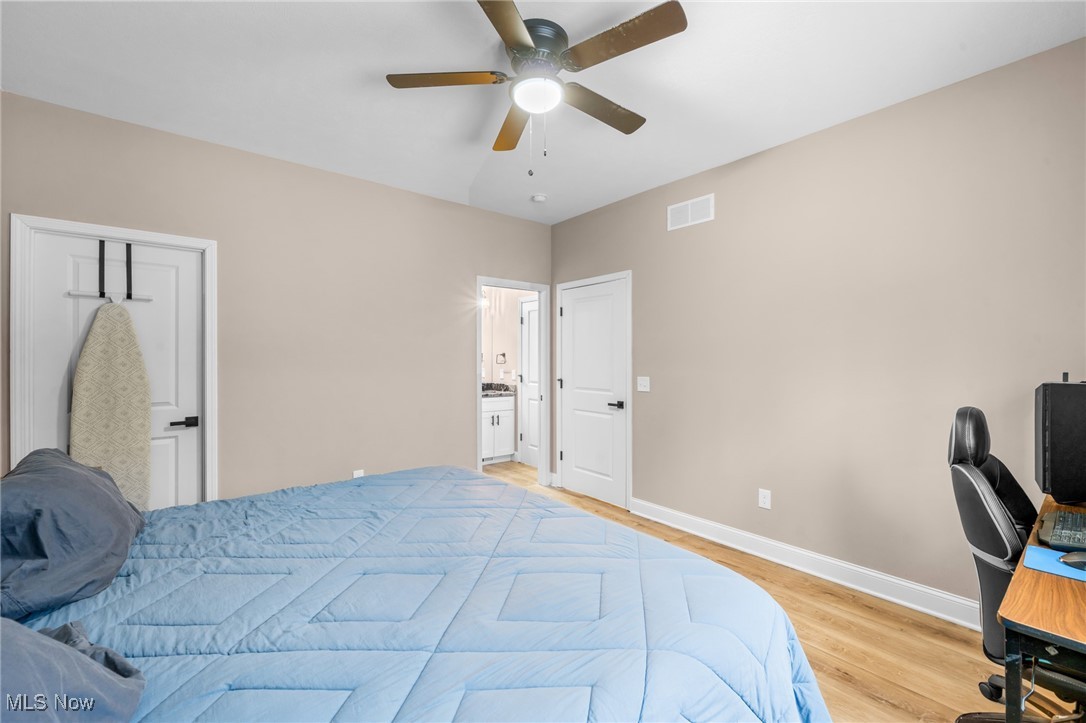 39600 Aurora Road Solon, OH 44139 - Photo 19 of 49 1st Floor Bedroom featuring ceiling fan, a desk, and ensuite bath