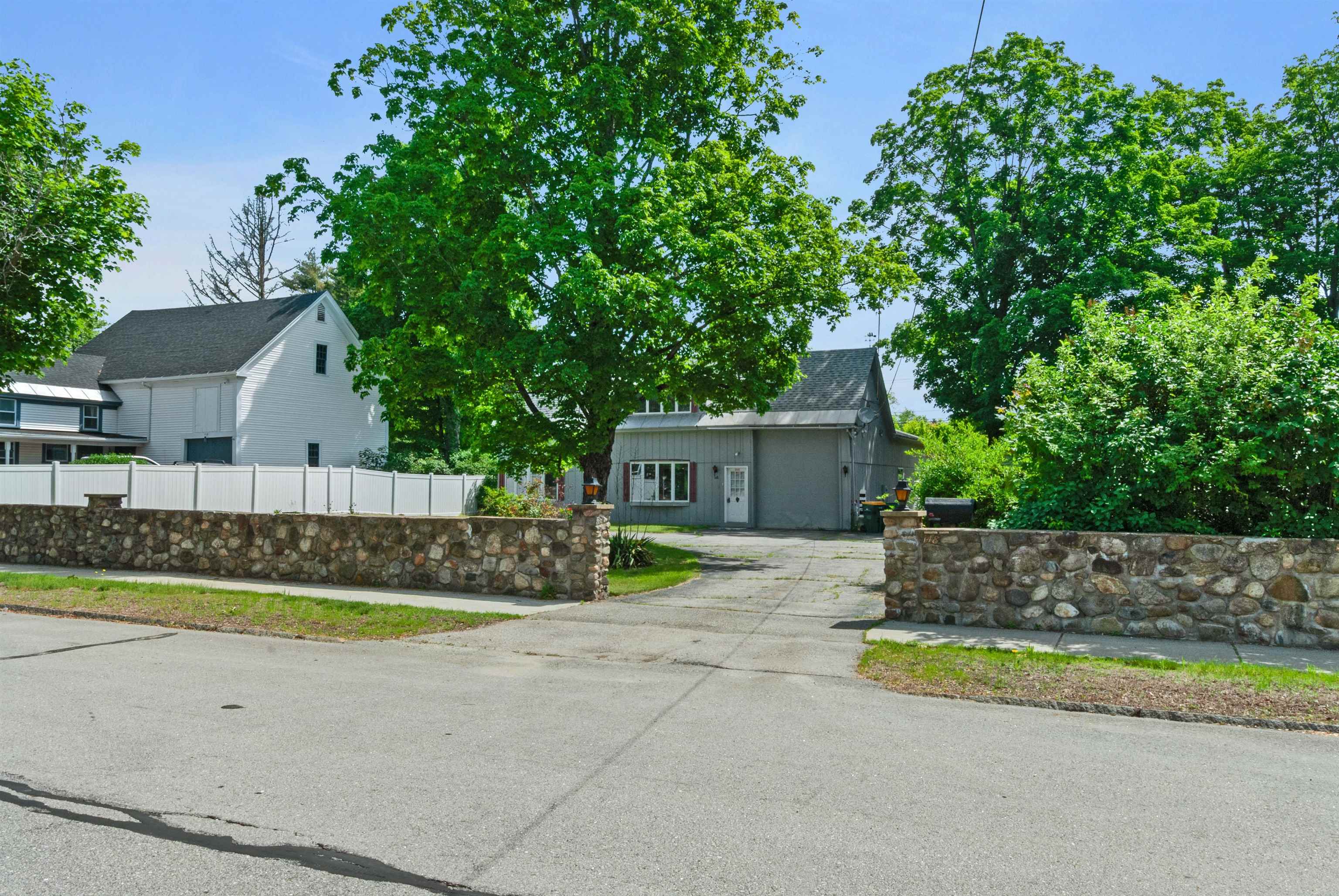 148 Charles Street Rochester, NH 03867 - Photo 2 of 25