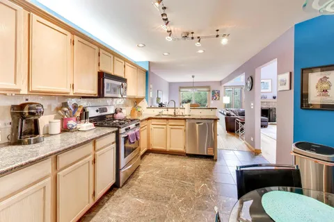 $415,000 | 723 North Walden Drive, Palatine, IL 60067