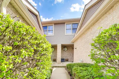 $415,000 | 723 North Walden Drive, Palatine, IL 60067
