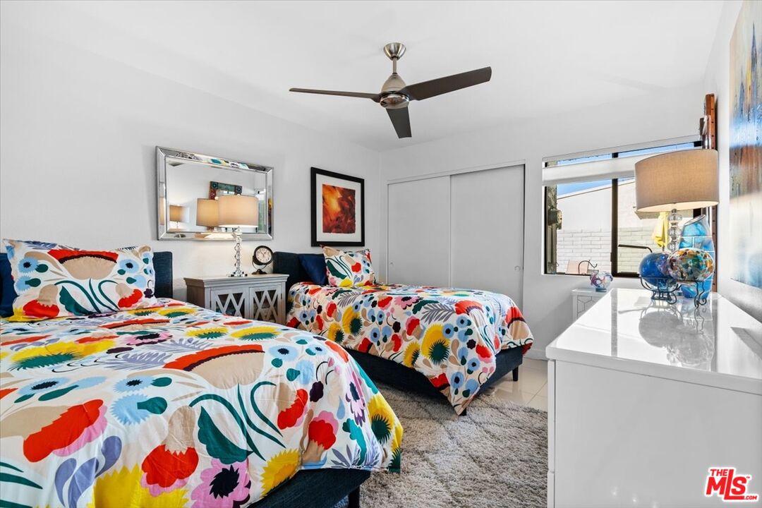 1111 East Ramon Road, Unit 17 Palm Springs, CA 92264 - Photo 12 of 34 a bedroom that has two bed and a dresser in it