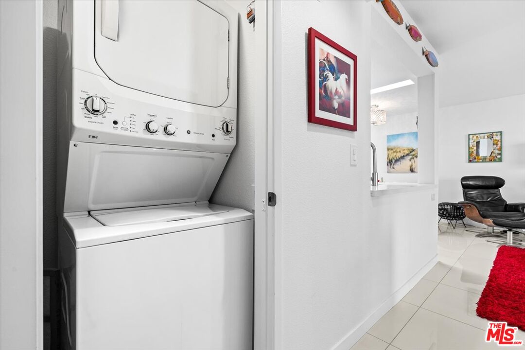 1111 East Ramon Road, Unit 17 Palm Springs, CA 92264 - Photo 15 of 34 a utility room with dryer and washer