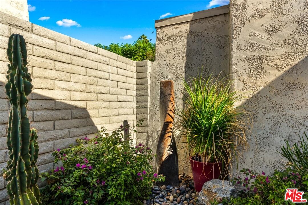 1111 East Ramon Road, Unit 17 Palm Springs, CA 92264 - Photo 20 of 34 a couple of flower plants in front of door