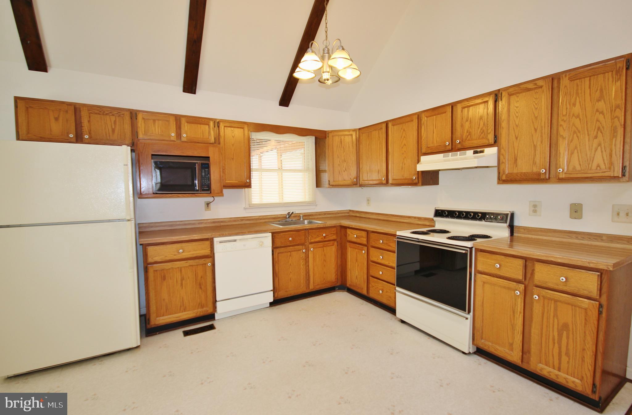 312 Granny Smith Road Linden, VA 22642 - Photo 11 of 59 Nice kitchen work areas.