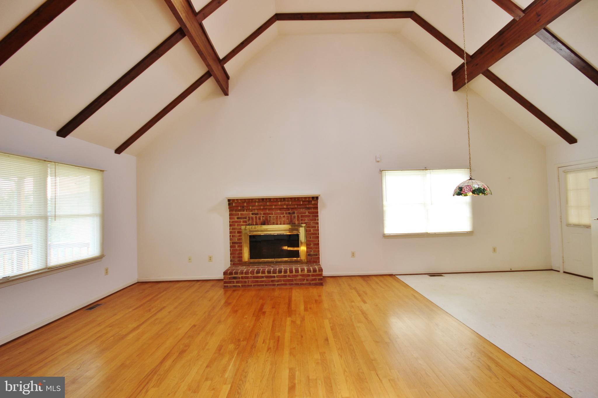 312 Granny Smith Road Linden, VA 22642 - Photo 6 of 59 Great room with vaulted ceiling