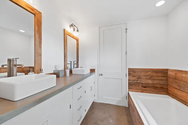 $2,495,000 | 15337 Pardee Road, Galien, MI 49113