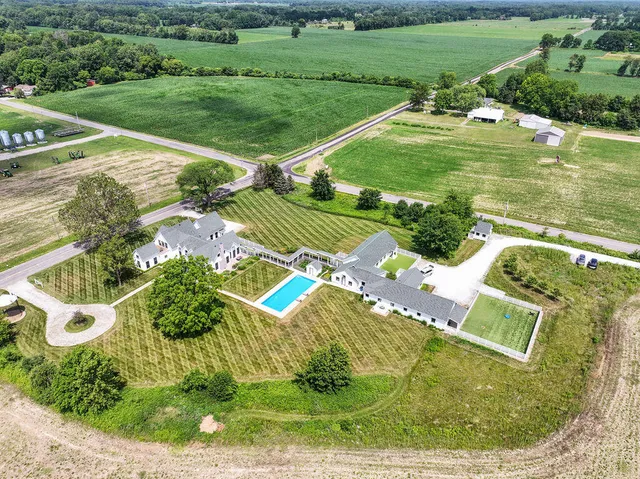 $2,495,000 | 15337 Pardee Road, Galien, MI 49113