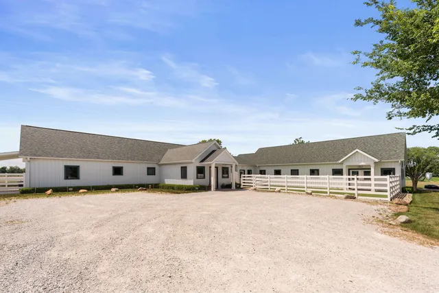 $2,495,000 | 15337 Pardee Road, Galien, MI 49113