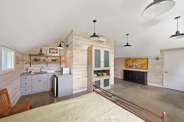 $2,495,000 | 15337 Pardee Road, Galien, MI 49113