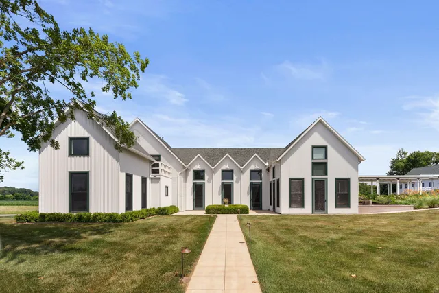 $2,495,000 | 15337 Pardee Road, Galien, MI 49113