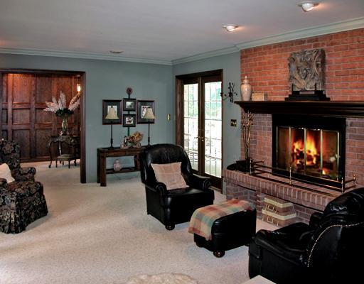 965 Osage Road Mt. Lebanon, PA 15243 - Photo 5 of 7 Den/Family/Great Room.