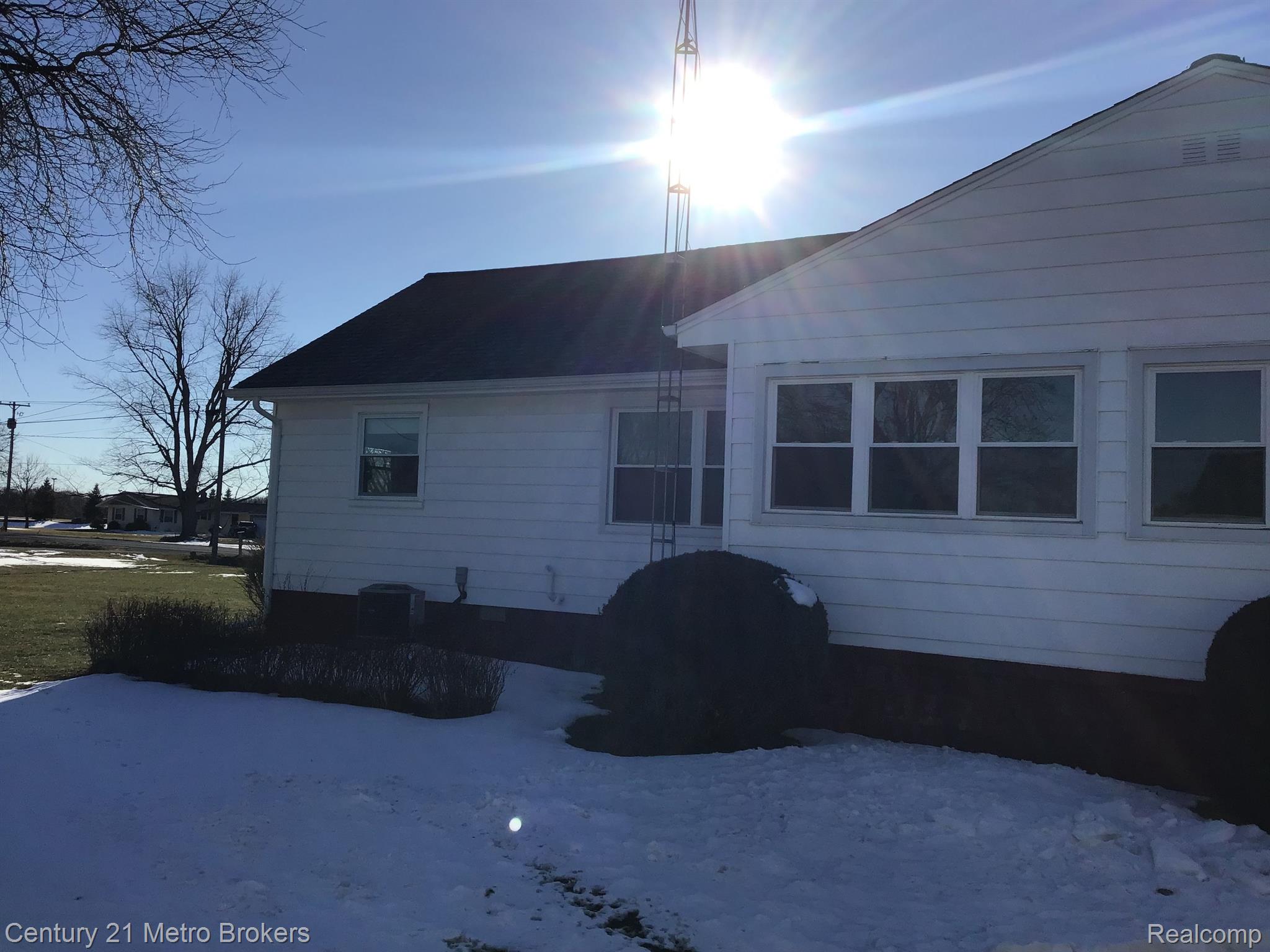 6103 Torrey Road Flint, MI 48507 - Photo 4 of 15 Gallery Image 4