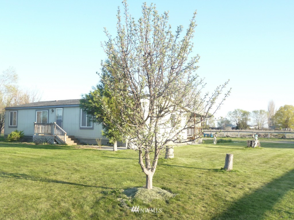 5155 Mae Valley Road Northeast Moses Lake, WA 98837 - Photo 2 of 5 Gallery Image 2