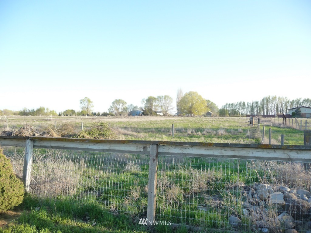 5155 Mae Valley Road Northeast Moses Lake, WA 98837 - Photo 4 of 5 Gallery Image 4