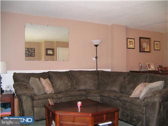 4155 Farmdale Road Philadelphia, PA 19154 - Photo 2 of 12 Living Room