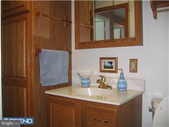 4155 Farmdale Road Philadelphia, PA 19154 - Photo 11 of 12 Bathroom