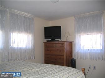 4155 Farmdale Road Philadelphia, PA 19154 - Photo 9 of 12 Bedroom - Main