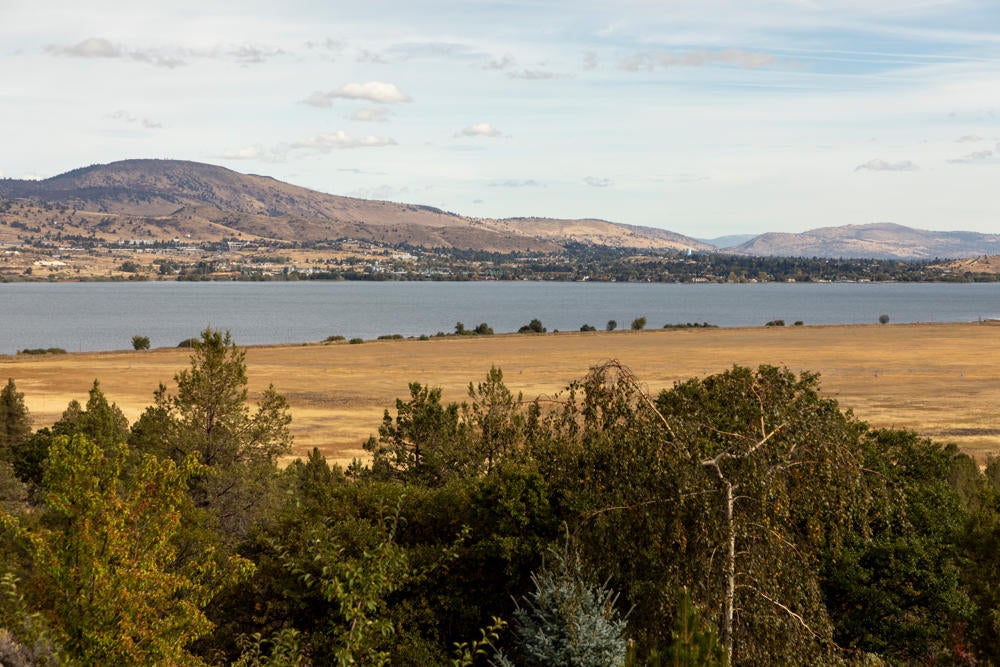 4426 Murrelet Road Klamath Falls, OR 97601 - Photo 5 of 54 Lake Views & City lights