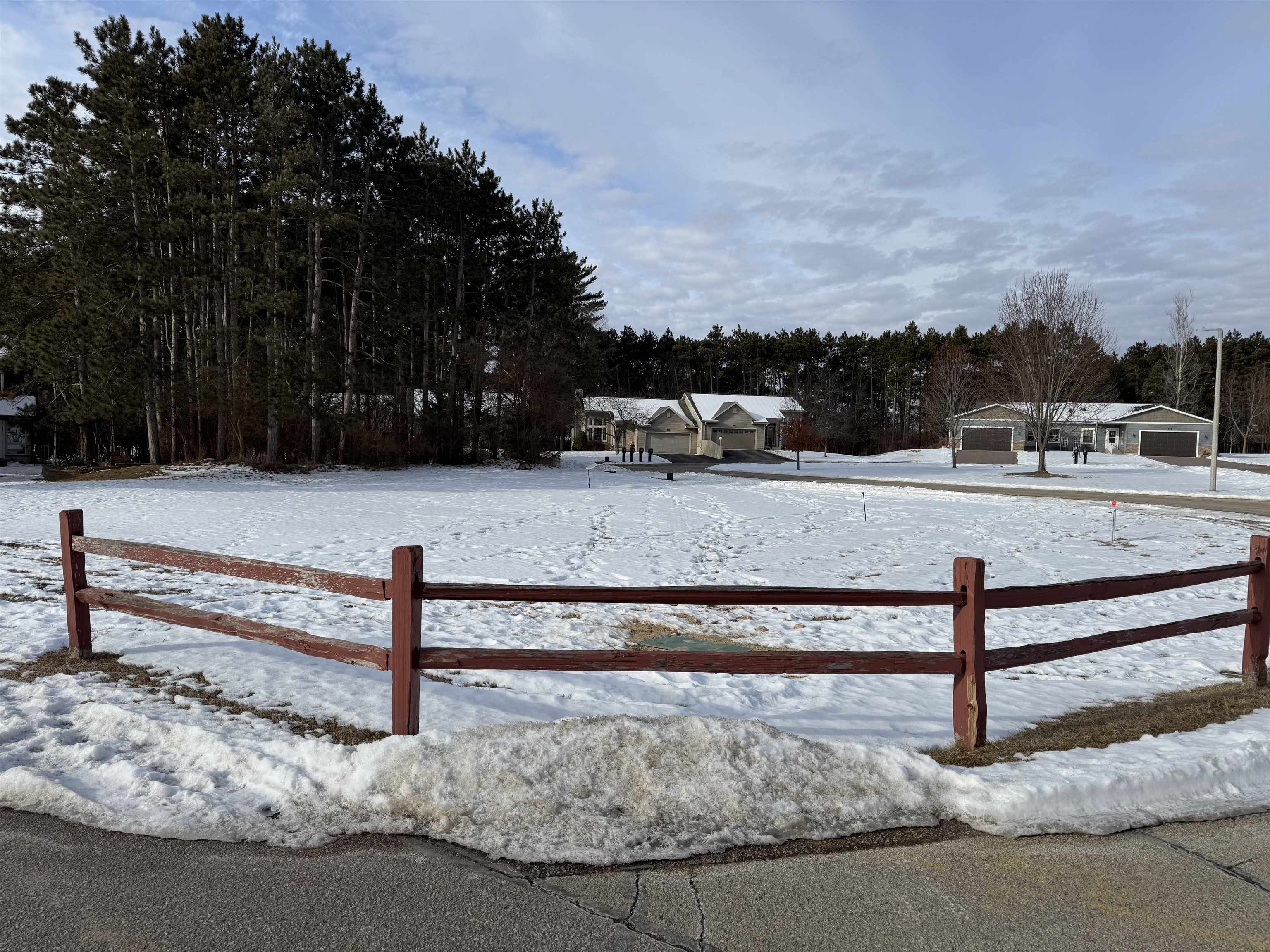 315 Saddle Ridge Portage, WI 53901 - Photo 2 of 14