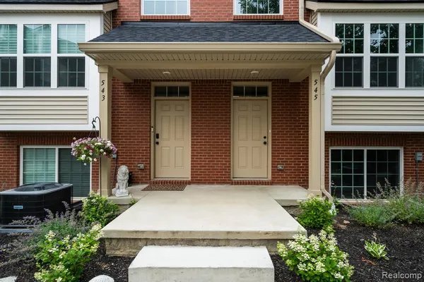 $407,000 | 518 Village Lane, Milford, MI 48381