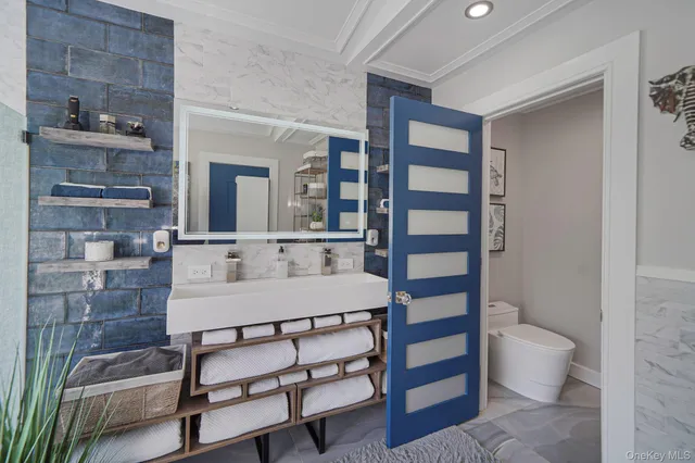 $1,299,999 | 14 Hamlet Drive, Hauppauge, NY 11788