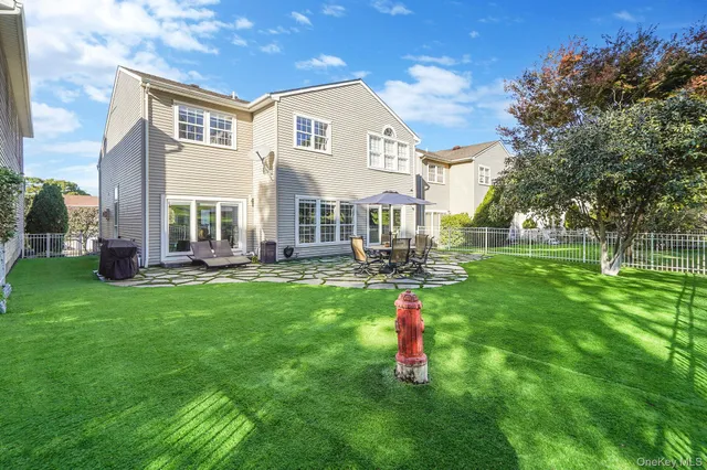 $1,299,999 | 14 Hamlet Drive, Hauppauge, NY 11788